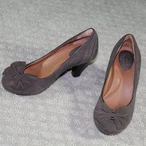 Clarks Aritsan Size 5M Brown Suede 3" Heels